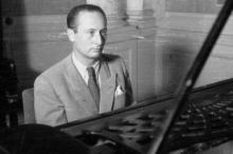 Władysław Szpilman za fortepianem (1946). Fot. PAP/S. Dąbrowiecki