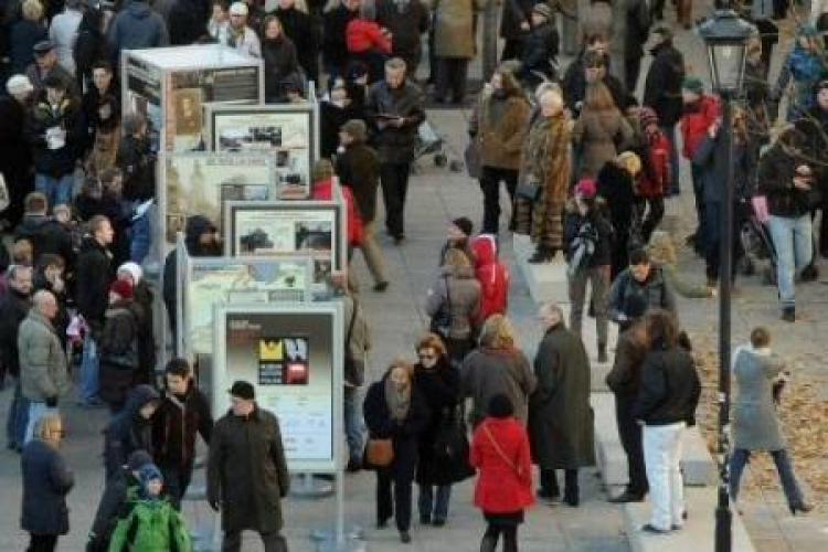 Święto Niepodległości. Warszawiacy na Krakowskim Przedmieściu. 11.11.2011. Fot. PAP/G. Jakubowski