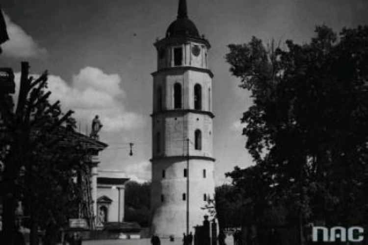 Wilno. Katedra św. Stanisława pw. Trójcy Świętej przy placu Katedralnym. 1936 r. Fot. NAC