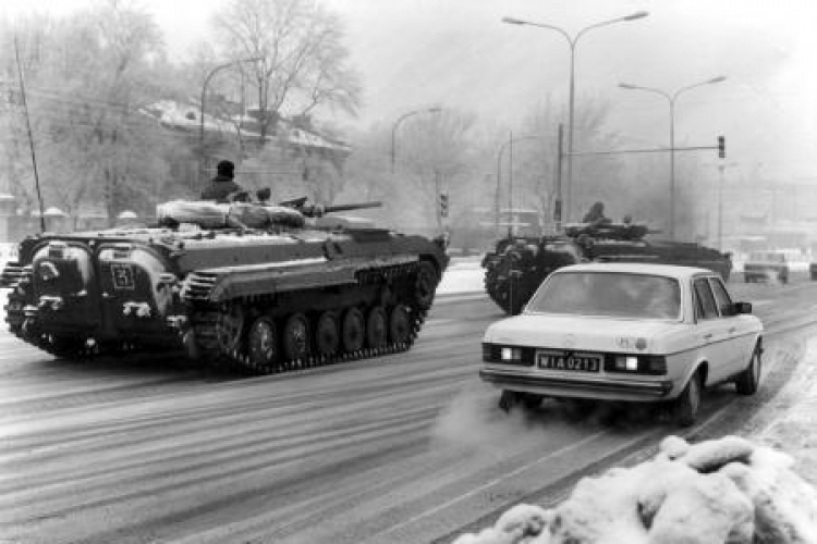 Warszawa po ogłoszeniu stanu wojennego. 1981 r. Fot. PAP/CAF