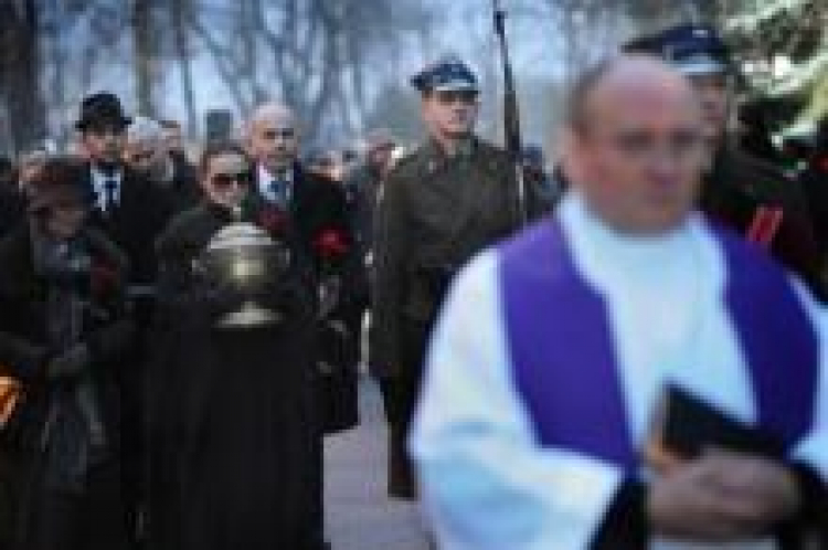 Pogrzeb Adama Hanuszkiewicza na Cmentarzu Wojskowym na warszawskich Powązkach. Fot. PAP/J. Turczyk