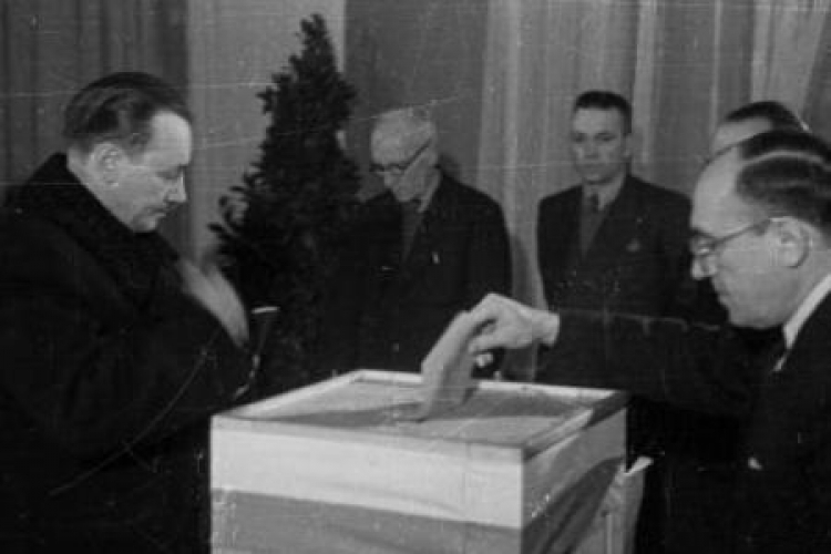 Wybory do Sejmu Ustawodawczego. Nz. Prezydent KRN Bolesław Bierut. Warszawa, 1947-01-19.  Fot. PAP/CAF