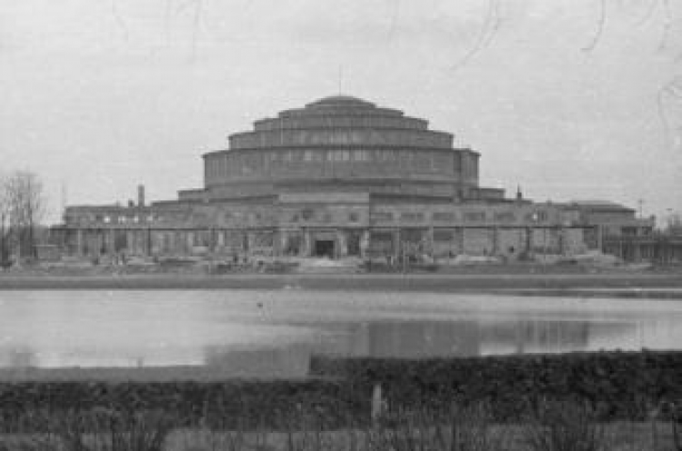 Hala Ludowa (Hala Stulecia). Wrocław, 1948-04. Fot. PAP/CAF