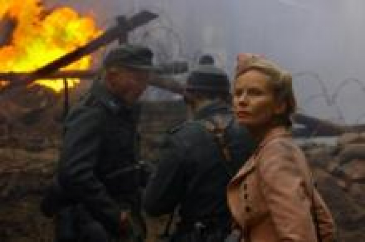 Kadr z filmu „Taniec śmierci. Sceny z Powstania Warszawskiego”, w reż. Leszka Wosiewicza. Kadr z filmu „Taniec śmierci. Sceny z Powstania Warszawskiego”, w reż. Leszka Wosiewicza.