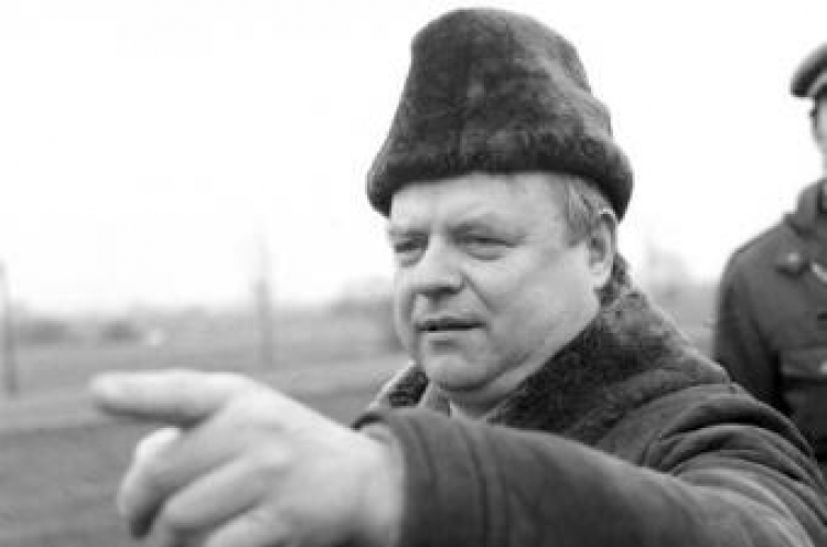 Stanisław Bareja na planie zdjęciowym filmu "Miś". Warszawa 1980. Fot. PAP/CAF/W. Rozmysłowicz 