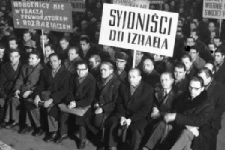 Huta im.Lenina. Wiec poparcia dla partii. Kraków 03.1968. Fot. PAP/CAF/A. Piotrowski 