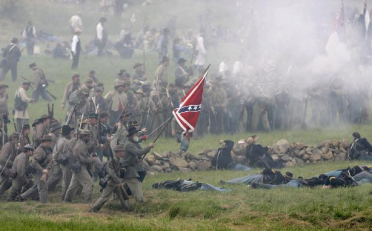 Inscenizacja bitwy pod Gettysburgiem w stanie Pensylwania. Fot. PAP/EPA/Ch. Gardner
