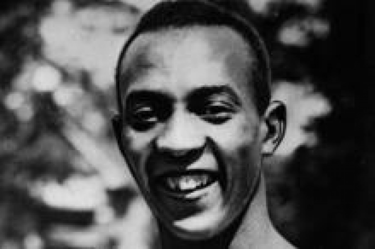 Jesse Owens, lekkoatleta amerykański, 4-krotny mistrz olimpijski - Berlin 1936. Fot. PAP/CAF
