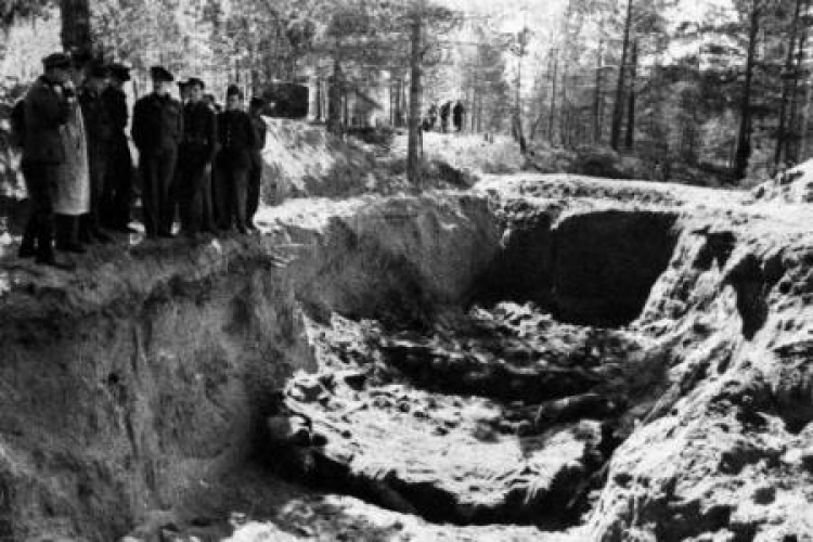 Ekshumacja zwłok polskich oficerów zamordowanych w Katyniu w 1940 r. Fot. PAP/CAF/Archiwum