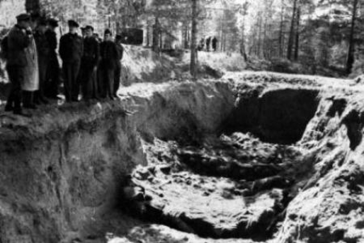 Katyń, Rosja, 1943 r. Ekshumacja zwłok polskich oficerów zamordowanych w Katyniu w 1940 r. Fot. PAP/CAF