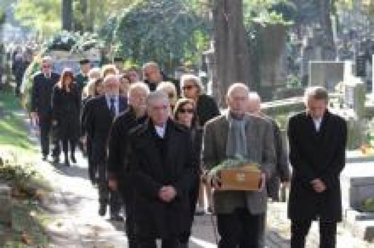 Pogrzeb Jerzego Jarockiego na Cmentarzu Rakowickim w Krakowie. Fot. PAP/J. Bednarczyk Pogrzeb Jerzego Jarockiego na Cmentarzu Rakowickim w Krakowie. Fot. PAP/J. Bednarczyk