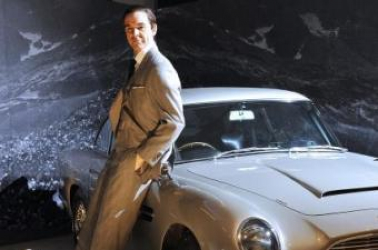 Sean Connery jako James Bond - figura woskowa w Galerii Sztuki Barbican Center w Londynie. Fot. PAP/EPA