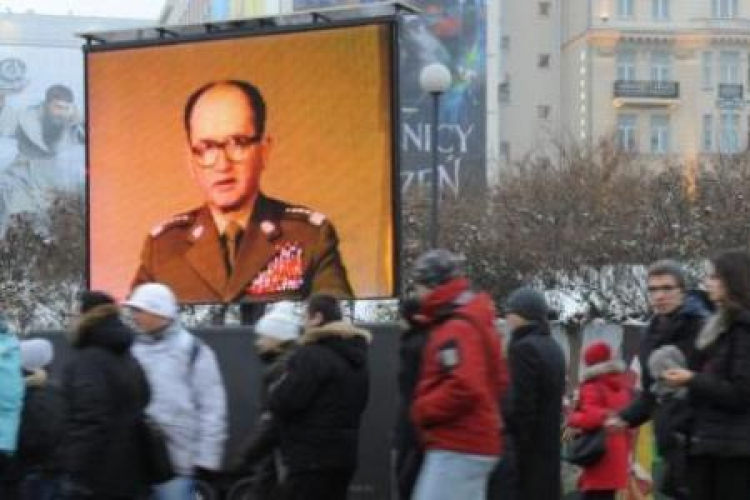 Akcja "Młodzi Pamiętają". Warszawa, 13.12.2012. Fot. PAP/G. Jakubowski