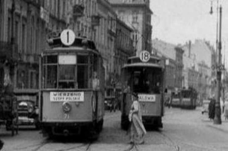 Tramwaje na ulicy Warszawy. Źródło: DSH