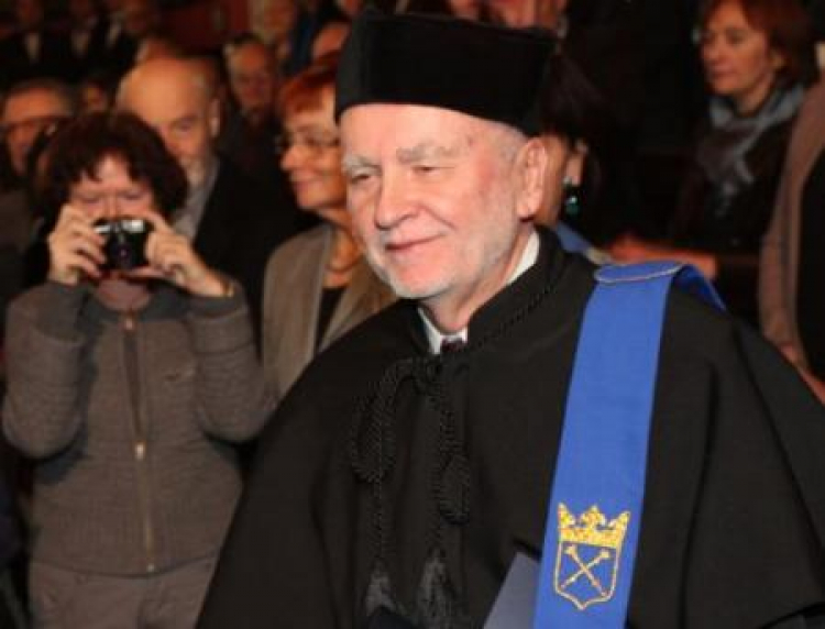 Adam Zagajewski odebrał tytuł doktora honoris causa Uniwersytetu Jagiellońskiego. Fot. PAP/J. Bednarczyk