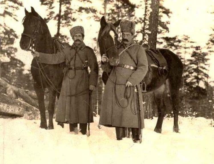 Kozacy w armii rosyjskiej. Przemyśl. 1915 r. Źródło: Muzeum Historii Fotografii w Krakowie