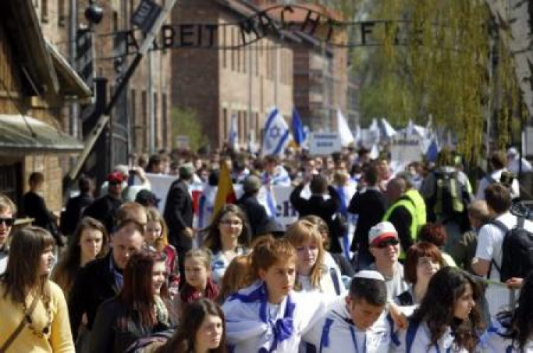 Marsz Żywych w byłym obozie Auschwitz. Oświęcim, 19.04.2012. Fot. PAP/A. Grygiel