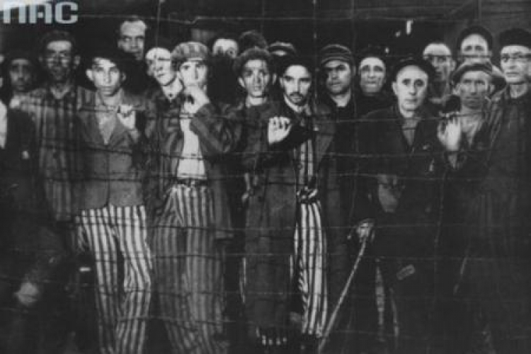 Więźniowie obozu w Buchenwaldzie. 1945. Fot. NAC
