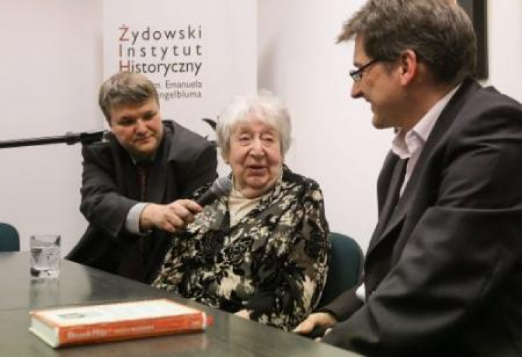 Helga Hoskova-Weissova i tłumacz książki Andrzej Kaczorowski (P). Fot. PAP/P. Supernak