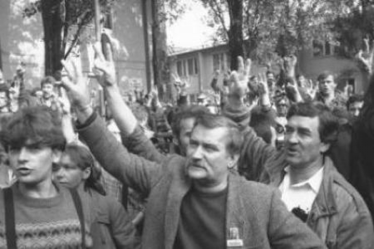 10.05.1988. Zakończenie strajku w Stoczni Gdańskiej im. Lenina. Fot. PAP/S. Kraszewski