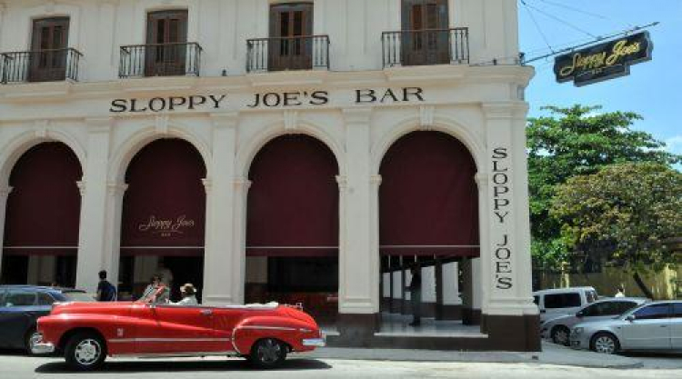 "Sloppy Joe's", jeden z najsłynniejszych barów w przedrewolucyjnej Hawanie. Fot. PAP/EPA
