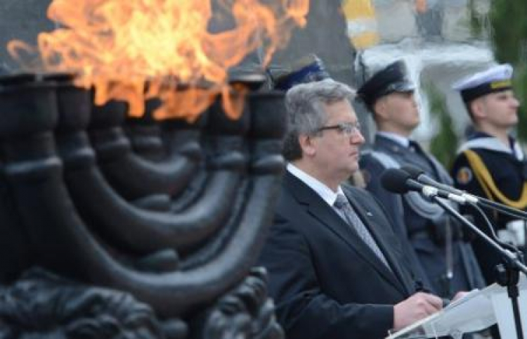 Prezydent Bronisław Komorowski w czasie uroczystości przed Pomnikiem Bohaterów Getta. Fot. PAP/J. Turczyk
