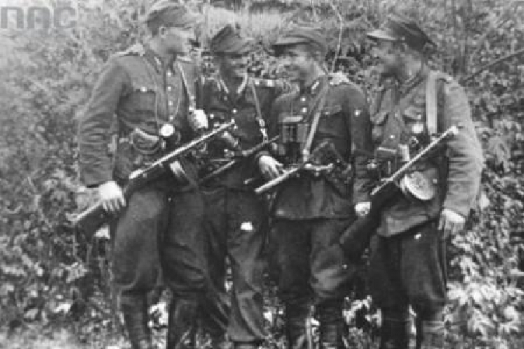 Żołnierze z 5 kompanii 25 Pułku Piechoty - Okręg Łódź Armii Krajowej. Fot. NAC