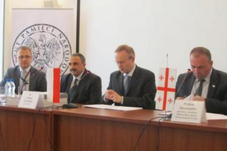 Podpisanie umowy między Archiwum MSW Gruzji i IPN. Fot. dzieje.pl/W. Kowalski