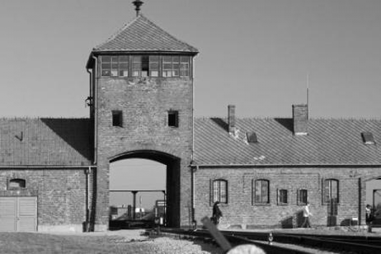 Auschwitz II-Birkenau, Brama Śmierci. Fot. PAP/J. Ochoński 