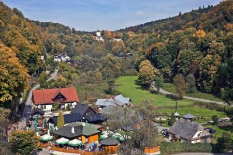 Dolina rzeki Prądnik na obszarze Ojcowskiego Parku Narodowego. Fot. PAP/J. Ochoński 