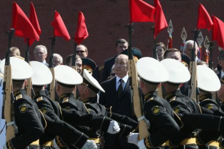 Putin odbiera defiladę na Placu Czerwonym. Fot. PAP/EPA