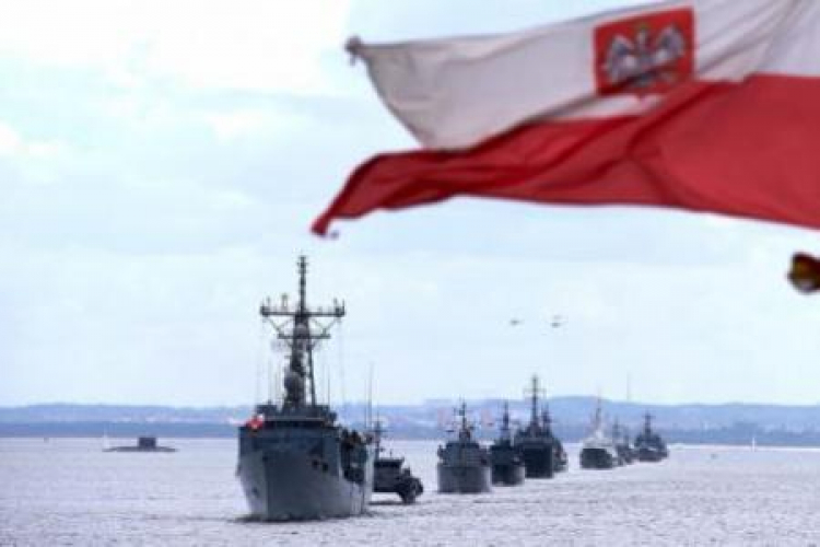 Parada morska i lotnicza na wodach Zatoki Gdańskiej. Fot. PAP/A. Warżawa