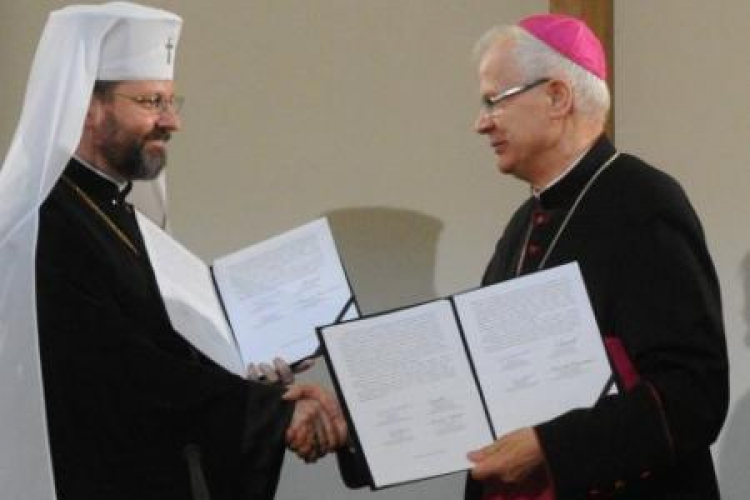 Abp Światosław Szewczuk i abp Józef Michalik. Fot. PAP/G. Jakubowsk