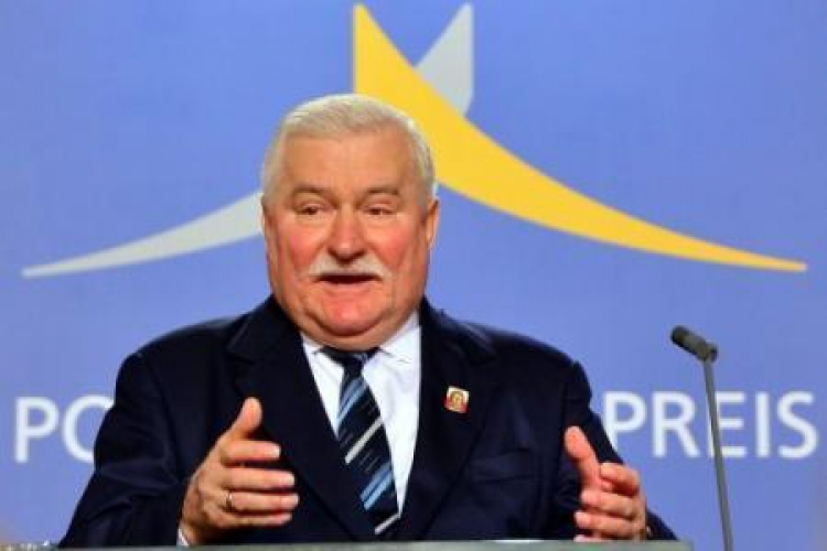 Lech Wałęsa odbiera nagrodę Point Alpha. Fot. PAP/EPA Lech Wałęsa odbiera nagrodę Point Alpha. Fot. PAP/EPA