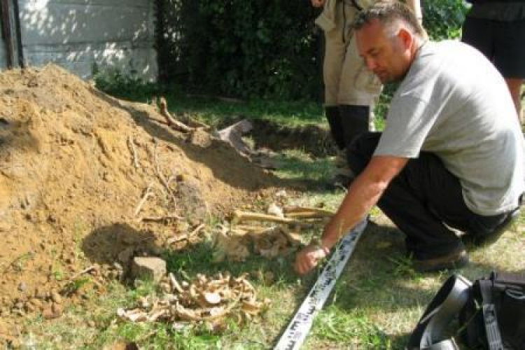 Szczątki ludzkie odnalezione przy Areszcie Śledczym w Białymstoku. Fot. IPN