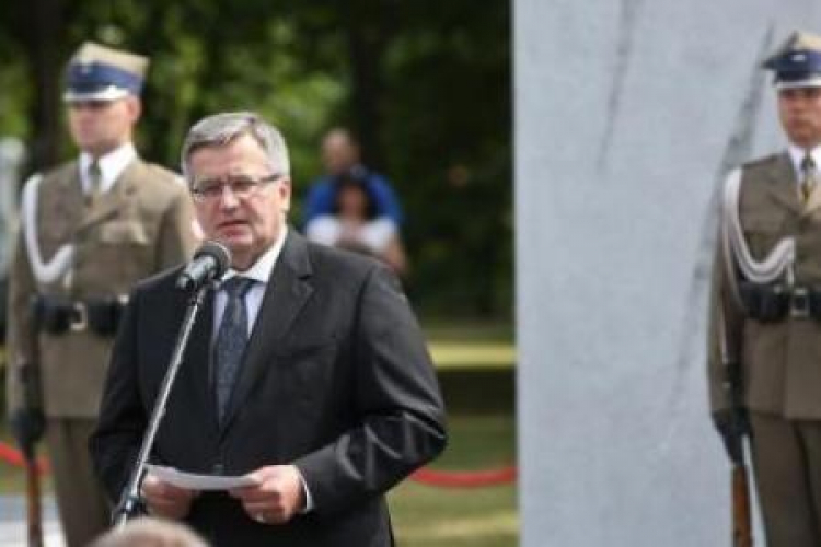Prezydent Bronisław Komorowski podczas odsłonięcia Pomnika Ofiar Zbrodni Wołyńskiej. Fot. PAP/R. Guz