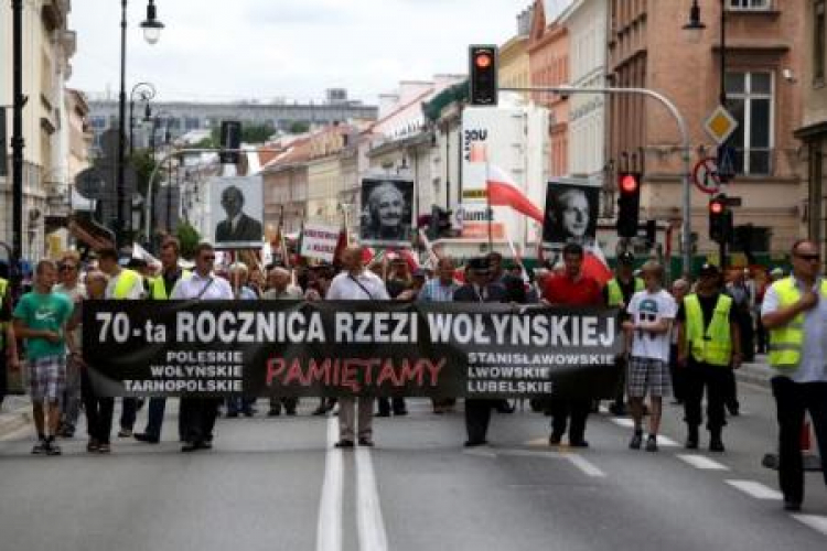 Marsz pamięci przeszedł ulicami Warszawy w 70. rocznicę zbrodni wołyńskiej. Fot. PAP/T. Gzell
