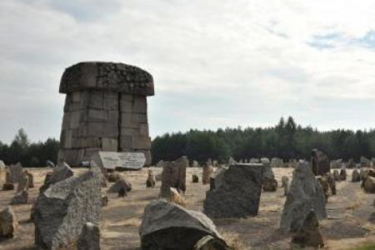 Pomnik ku czci ofiar w miejscu dawnego niemieckiego obozu zagłady w Treblince. Fot. PAP/P. Piątkowski