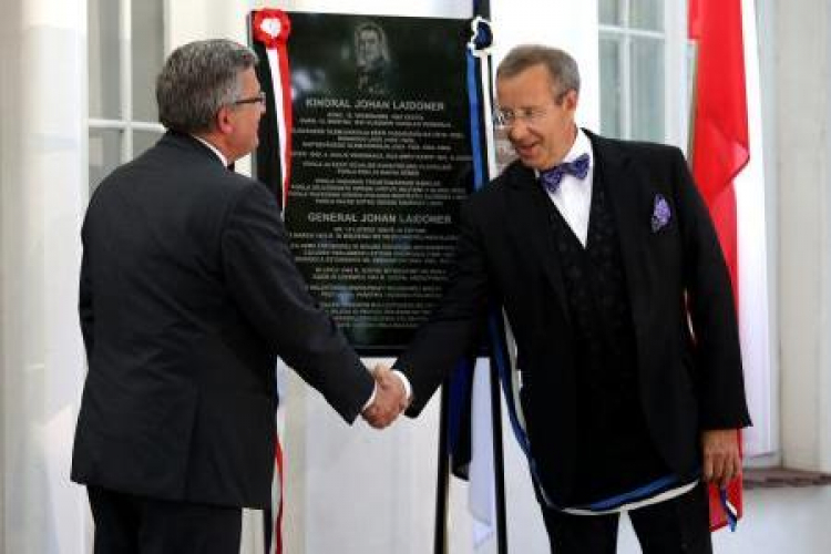 Prezydenci Bronisław Komrowski i Toomas Hendrik Ilves. Fot PAP/T. Gzell