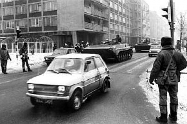 Warszawa po wprowadzeniu stanu wojennego. 12.1981. Fot. PAP/CAF