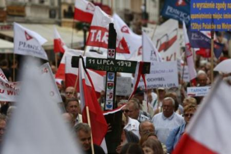 Marsz pamięci przeszedł ulicami Warszawy w 70. rocznicę zbrodni wołyńskiej. Fot. PAP/T. Gzell