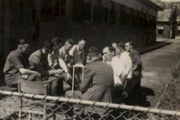 Załoga SS z obozu Auschwitz-Birkenau. Żródło: U.S. Holocaust Memorial Museum. 1944 r. Fot. PAP/EPA 