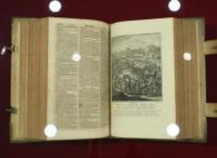 Stary Testament - jeden z dwóch tomów Bibli Gralathów. Fot. PAP/P. Wittman