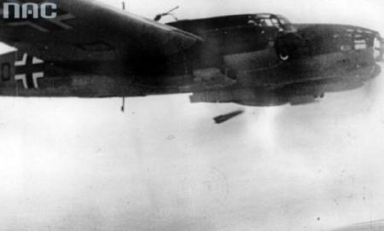 Niemiecki samolot bombowy Heinkel He 111 E. Fot. NAC Niemiecki samolot bombowy Heinkel He 111 E. Fot. NAC
