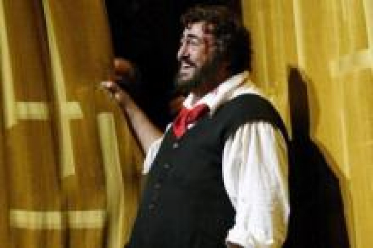 Luciano Pavarotti w "Tosce" G. Pucciniego. Metropolitan Opera. 14.03.2004. Fot. PAP/EPA