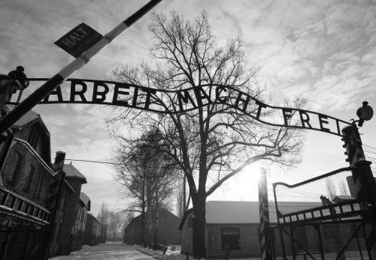 Brama KL Auschwitz. Fot. PAP/A. Grygiel