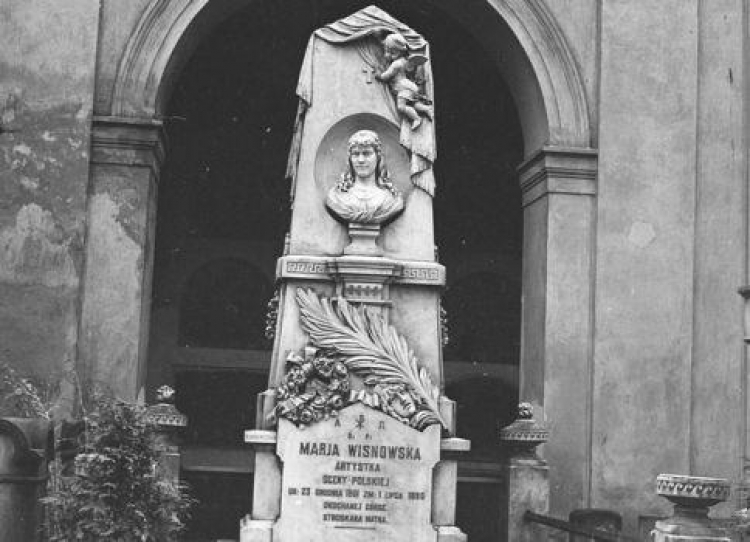 Grób Marii Wisnowskiej na Cmentarzu Powązkowskim. Fot. NAC