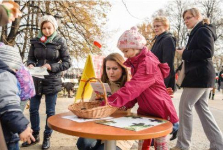 Ubiegłoroczni uczestnicy gry przestrzennej organizowanej przez MHP w Ogrodzie Saskim. Fot. MHP/M.Szachowski