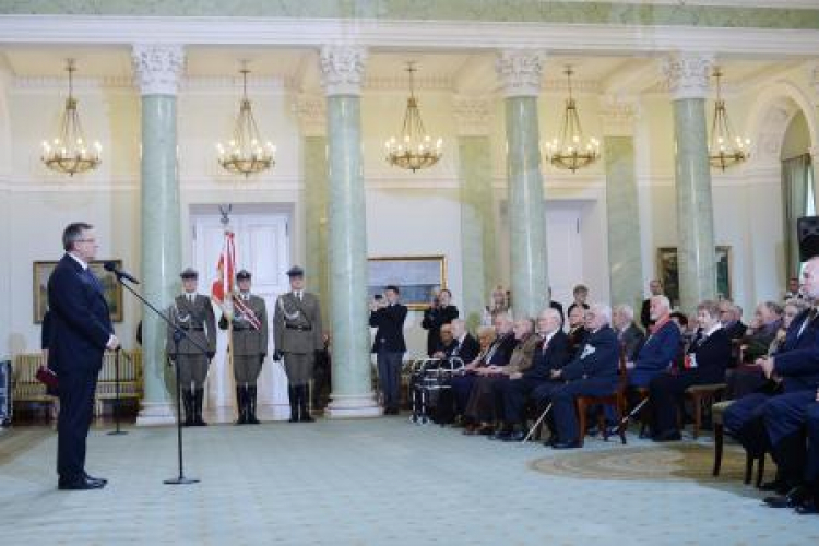 Uroczystość wręczenia odznaczeń przez Bronisława Komorowskiego. Fot. PAP/J. Turczyk Uroczystość wręczenia odznaczeń przez Bronisława Komorowskiego. Fot. PAP/J. Turczyk