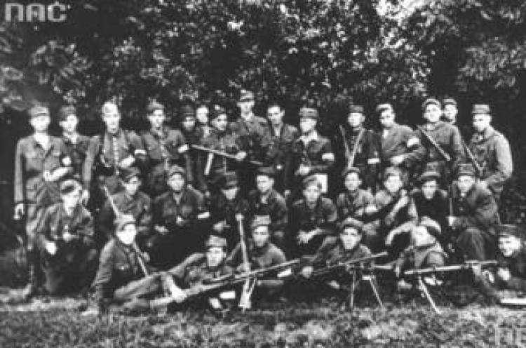 Żołnierze 43 Pułku Piechoty 27 Wołyńskiej Dywizji Piechoty Armii Krajowej (1944). Fot. NAC